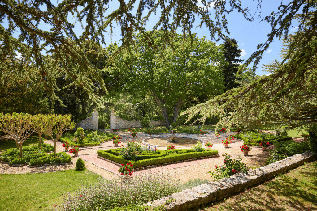 Jardin à la française Château du Seuil (2)