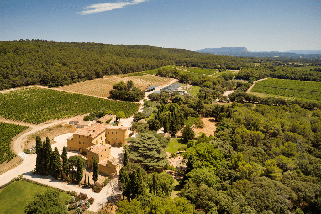 Vue aérienne Château du Seuil avec château